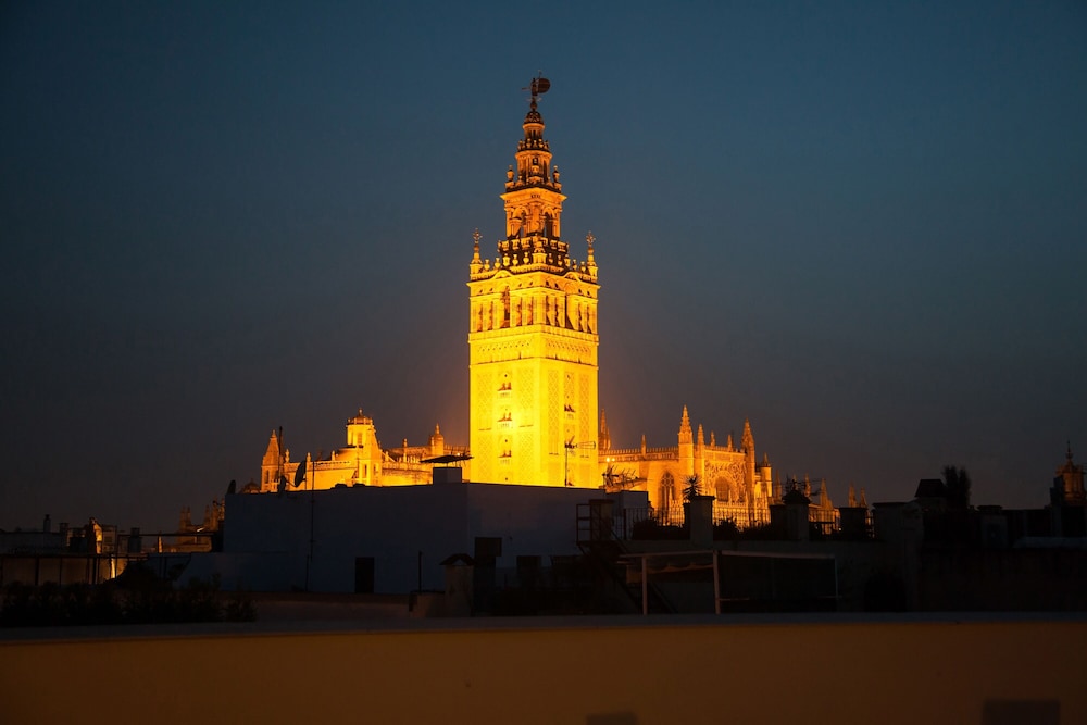 Q&Q Cathedral Suites Sevilla 5/50