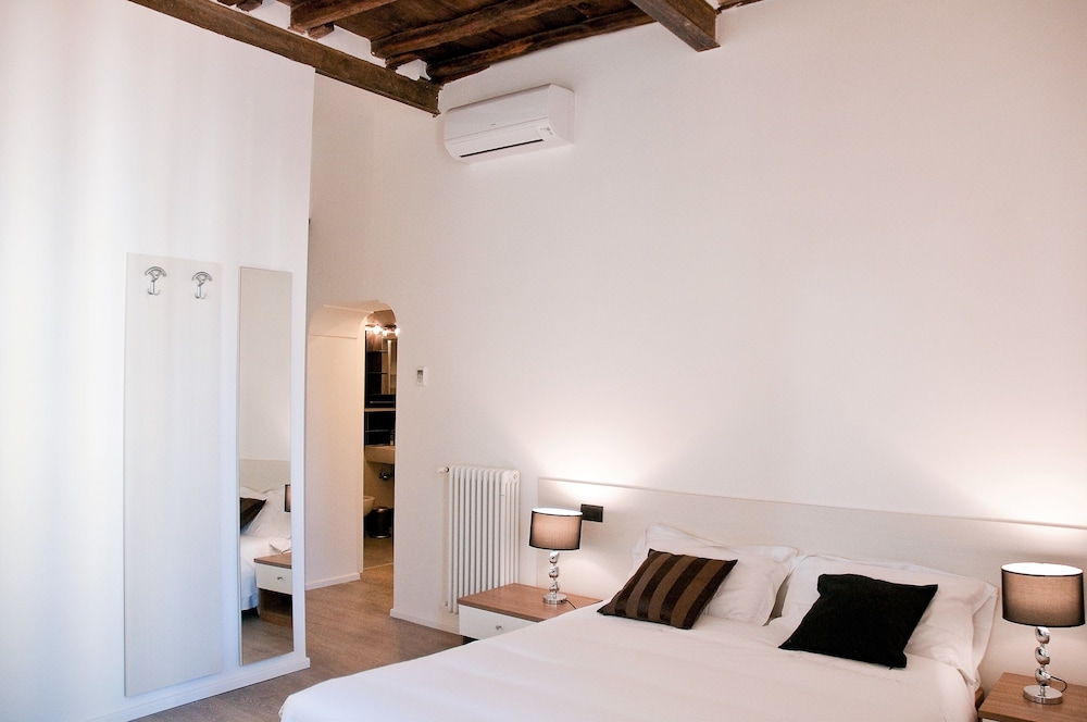 Giuturna Boutique Hotel 31/73