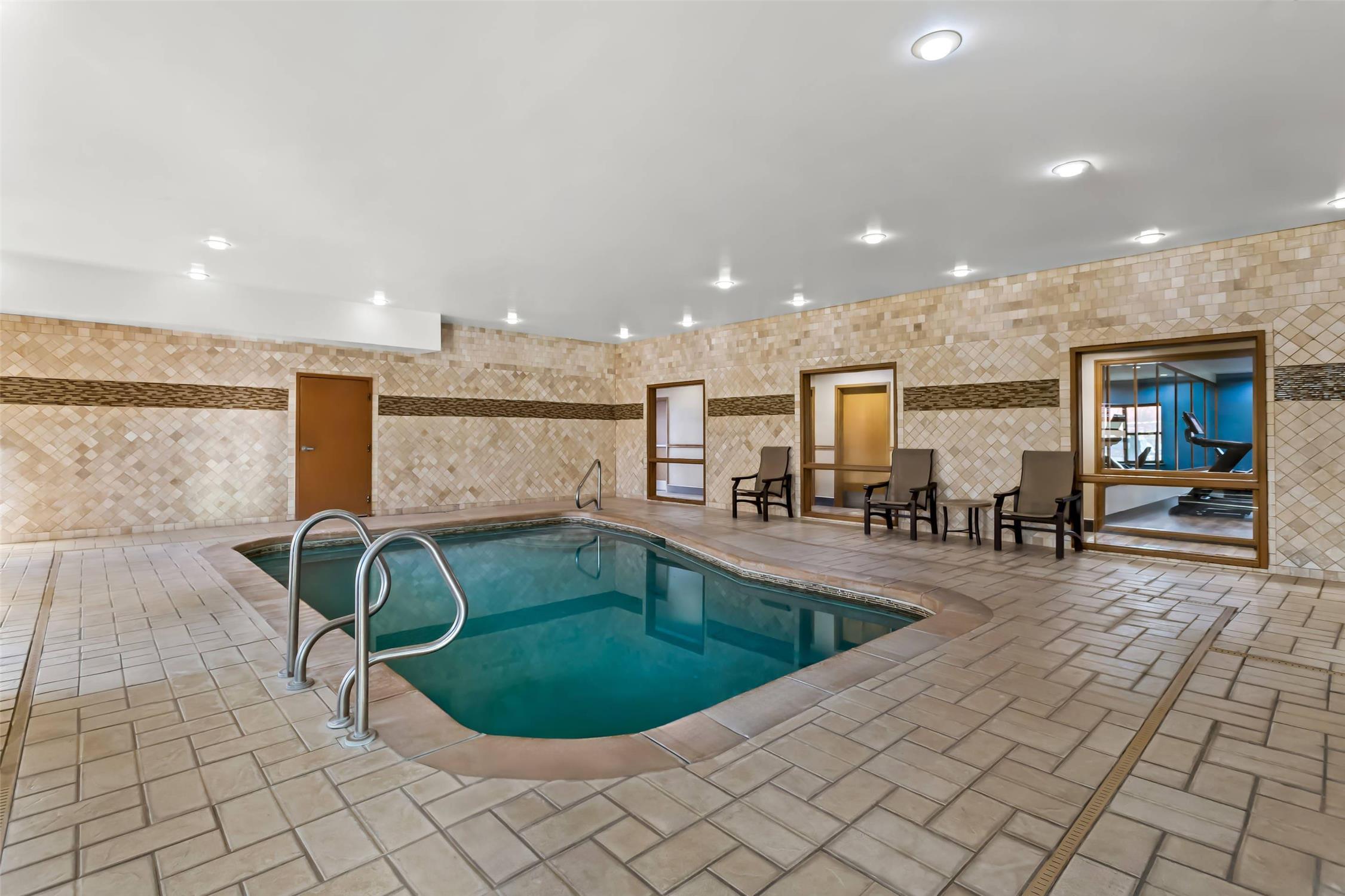 Comfort Suites Roswell, NM 28/60