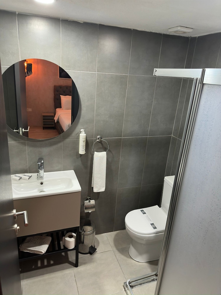 Monezza Hotel - Maltepe 32/33