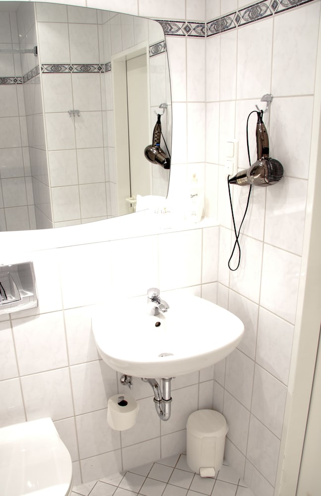 Adler Hotel Frankfurt 45/50