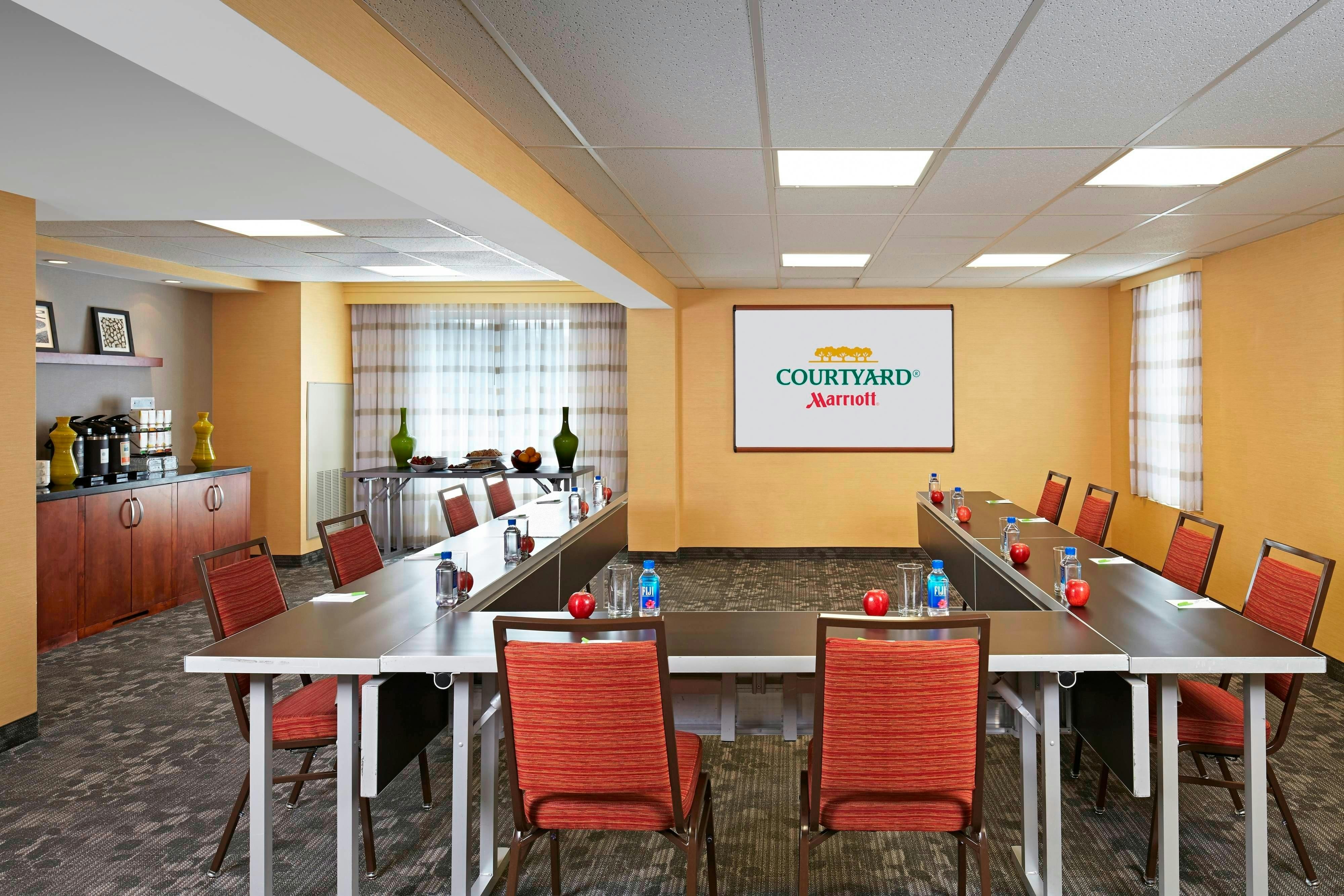 Courtyard By Marriott San Diego Mission Valley/Hotel Circle 22/26