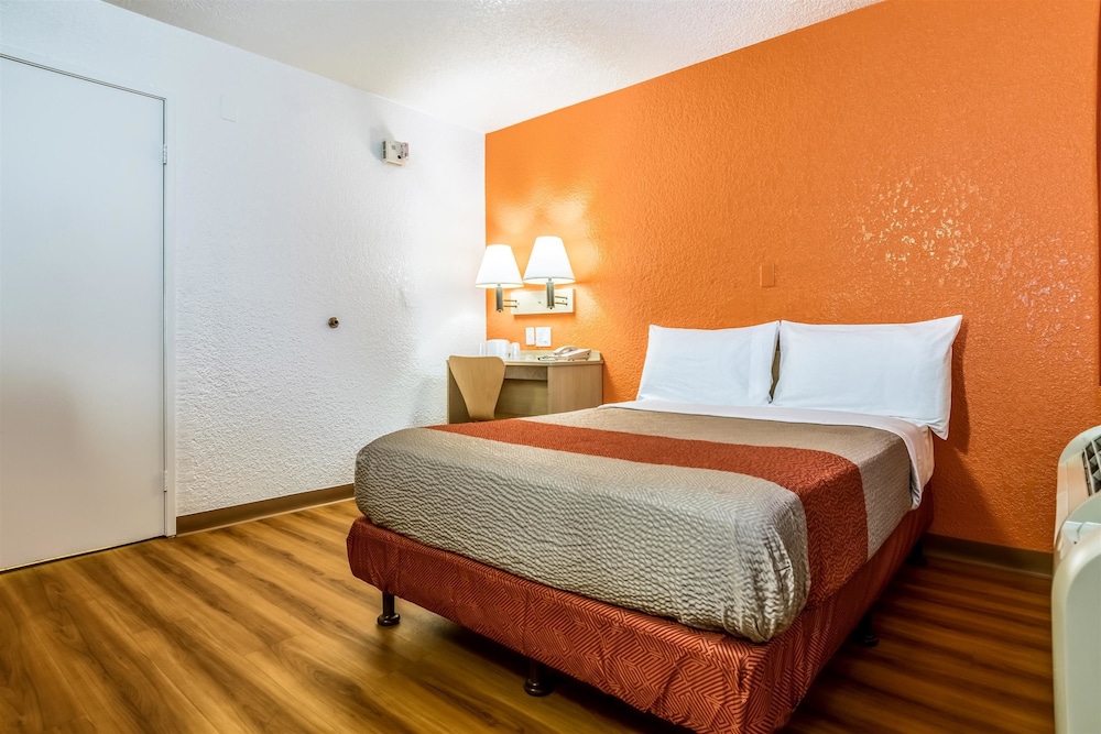 Motel6 Anaheim, CA - Fullerton East 41/59