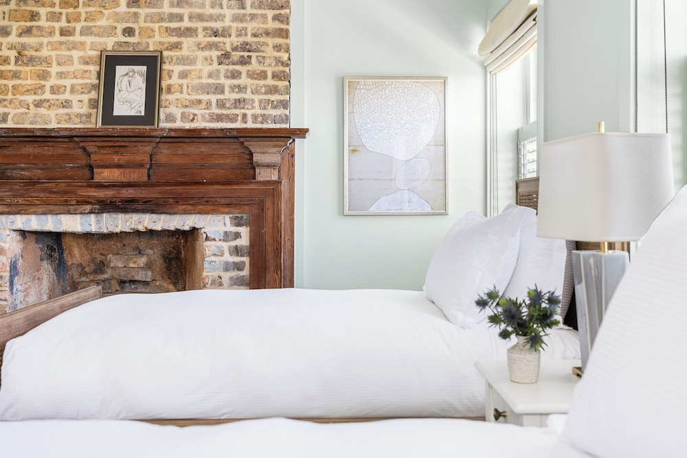 3 BEDROOMS, RESIDENCE