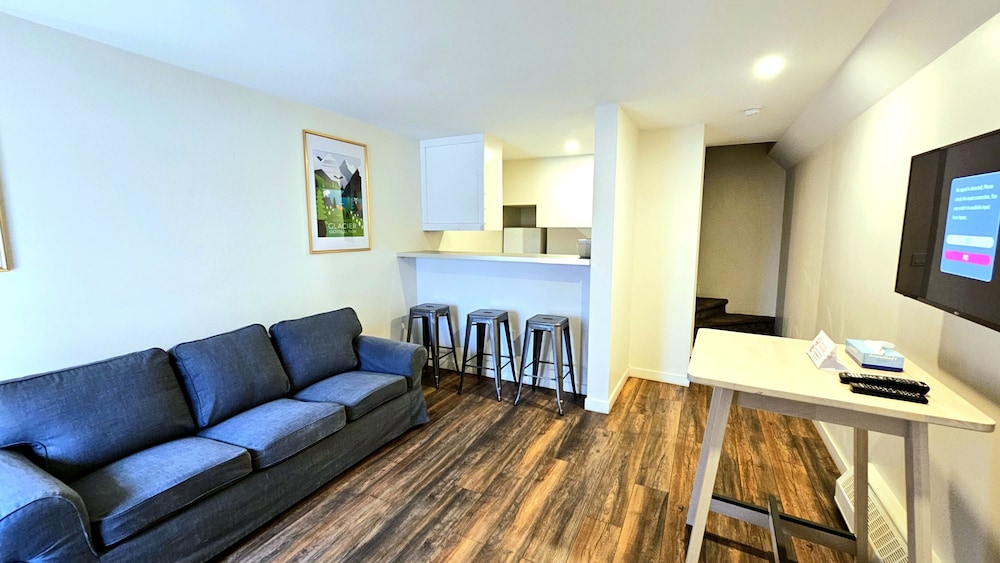 Cloud 9 Inn 52/72