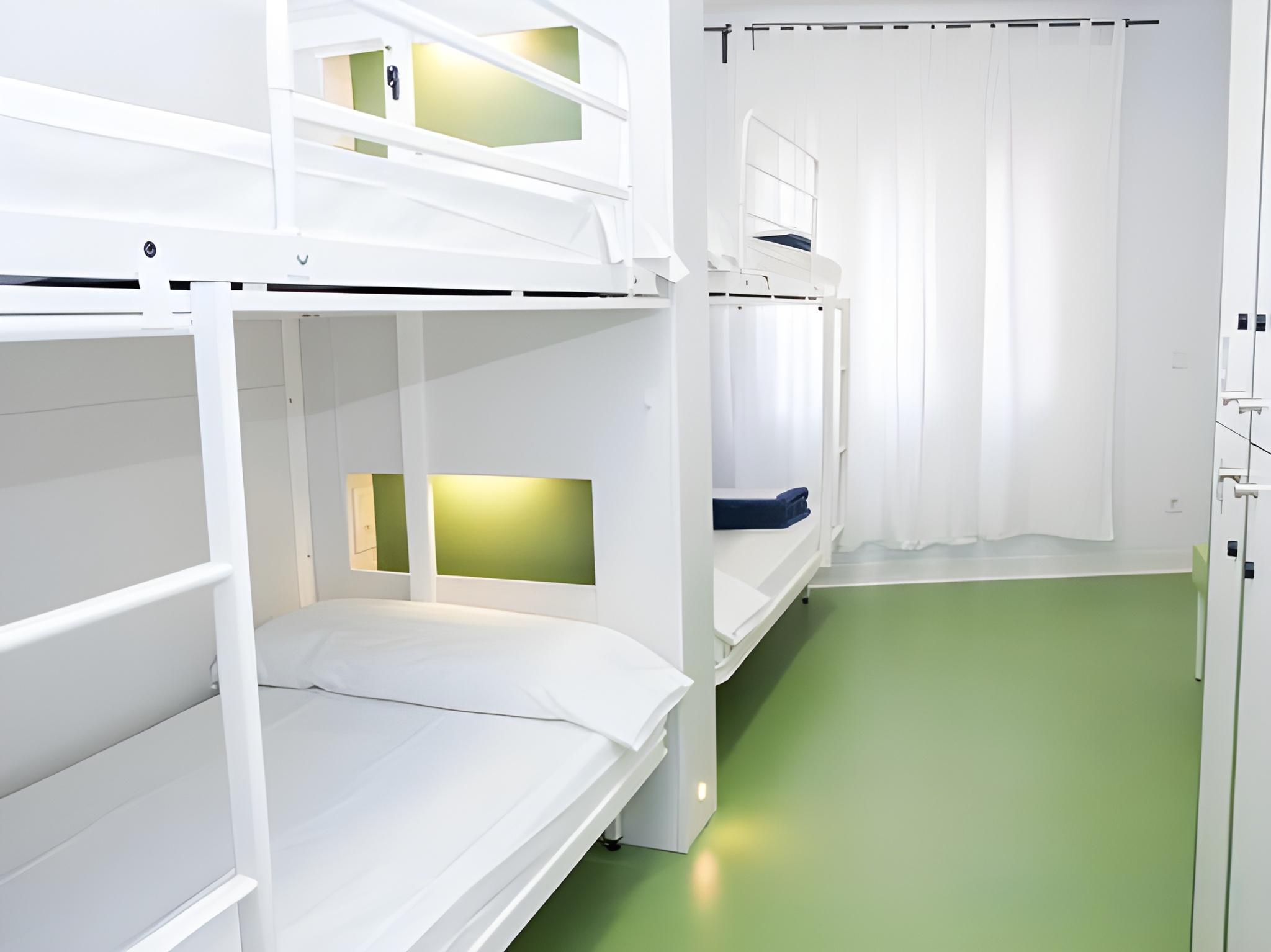Private, Mixed Dorm, 8 Beds