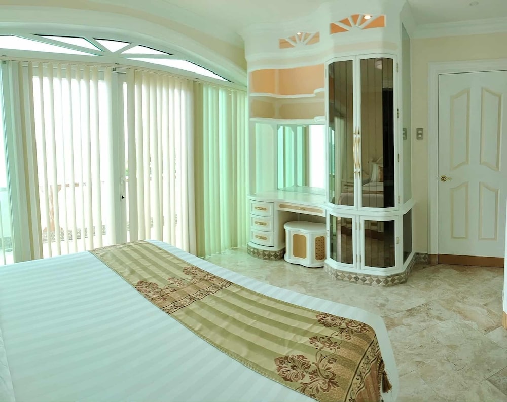 Monaco Suites De Boracay 16/44