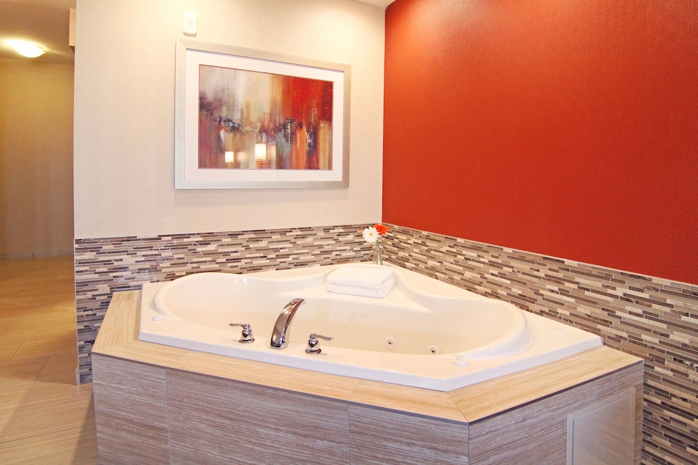 Holiday Inn Express And Suites Calgary Nw University Area 23/73