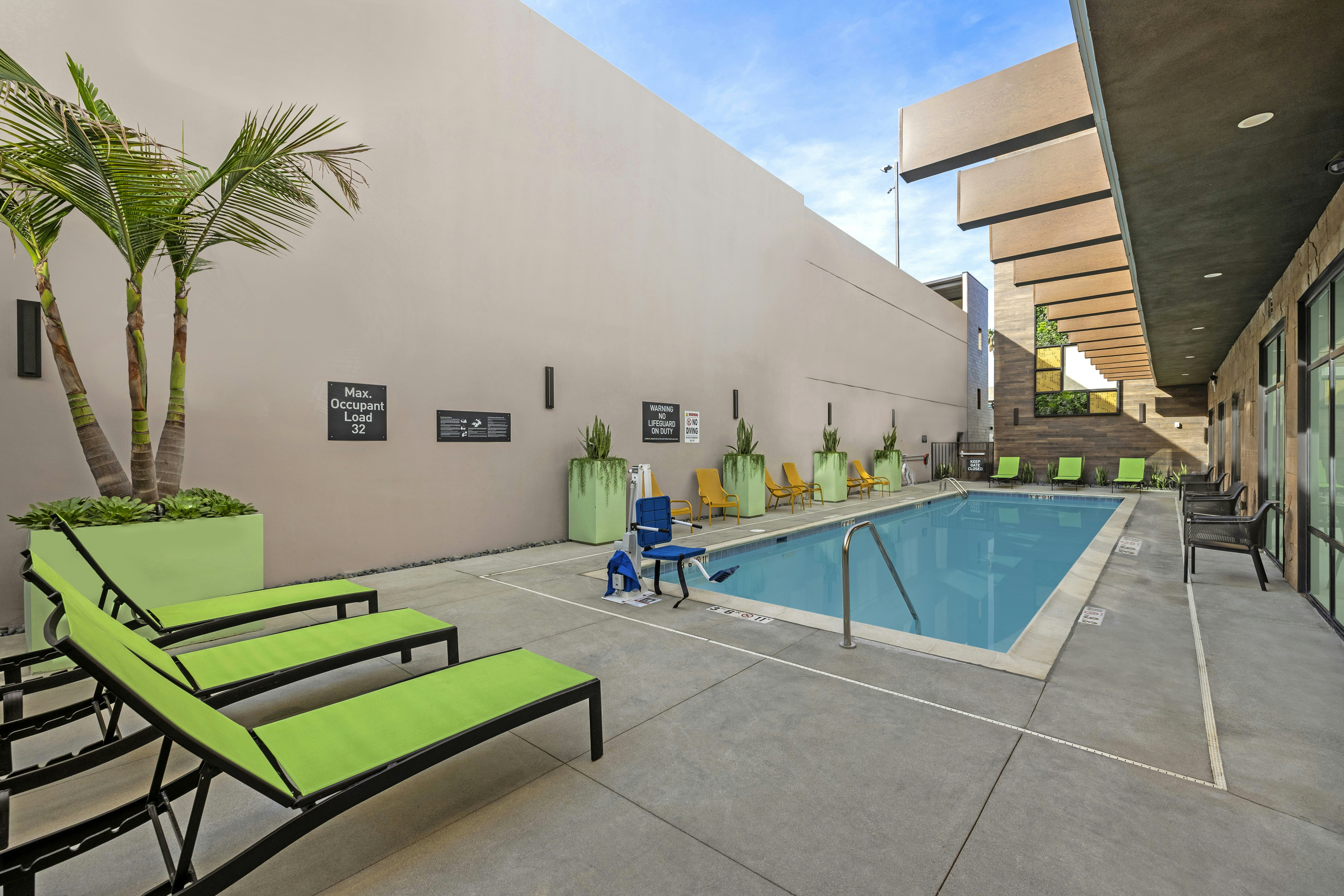 Home2 Suites by Hilton Riverside Downtown 35/38