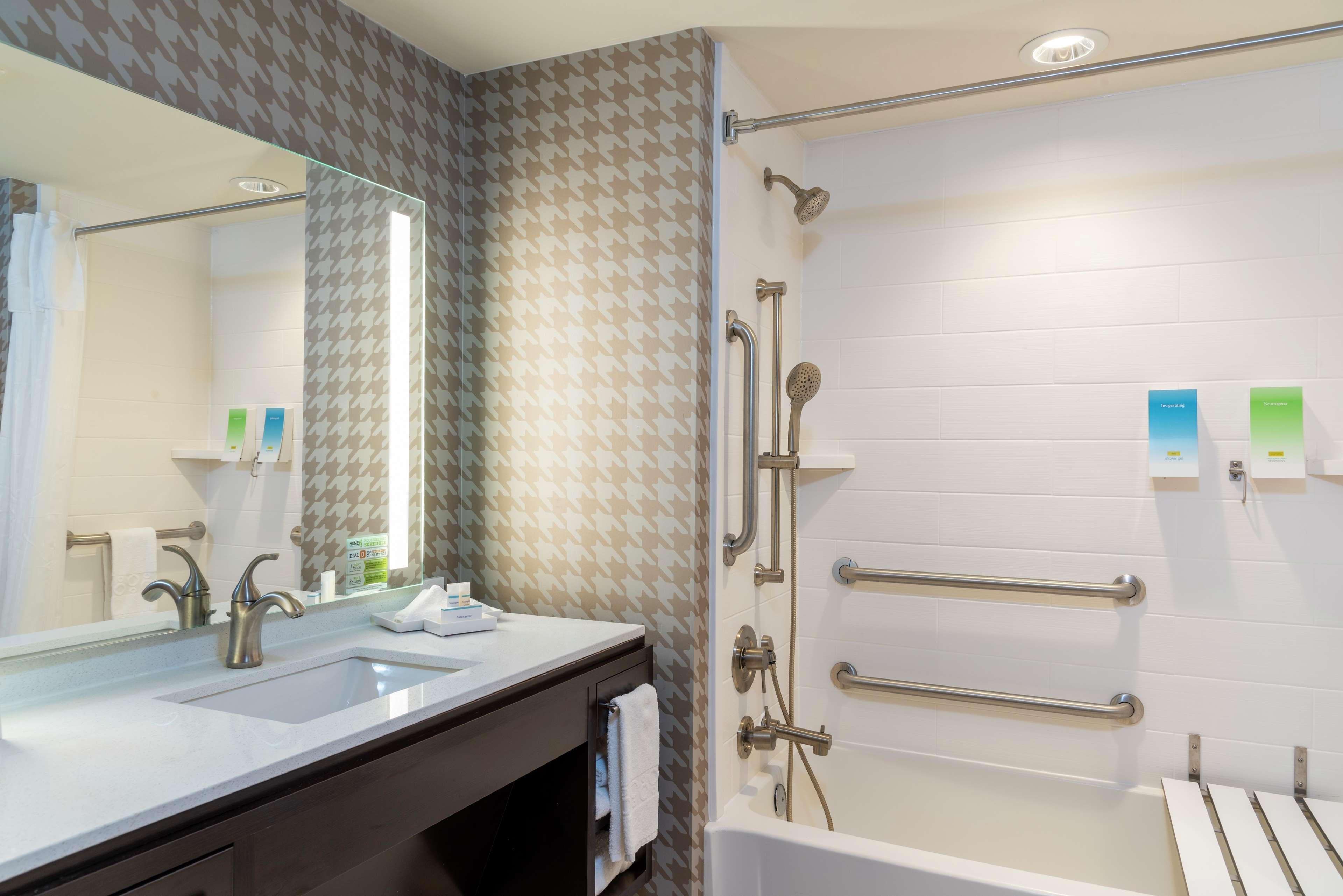 Suite, Queen Bed