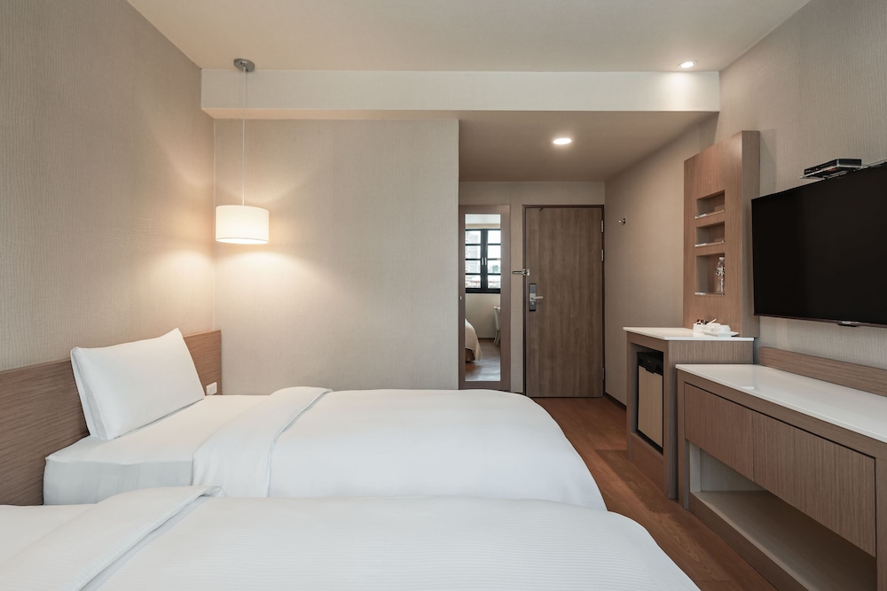 BUSINESS, TWIN BEDS