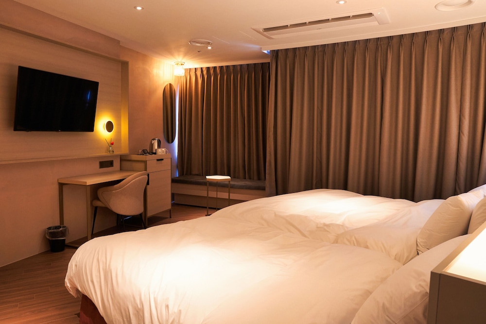 Hotel Aqua Palace 12/64