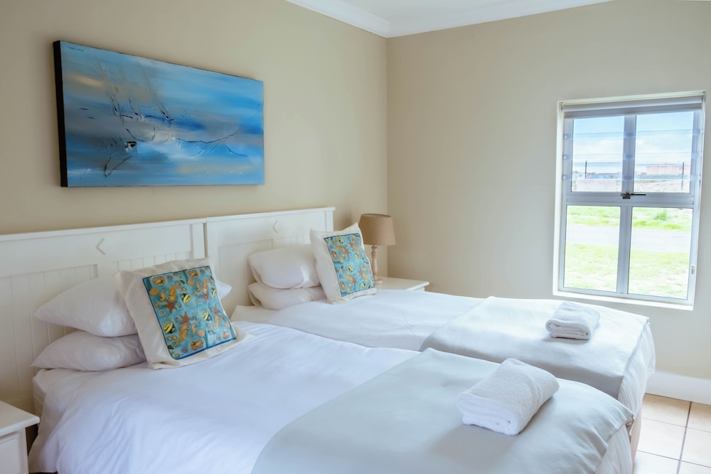 Economy, House, 1 Double and 4 Single Beds