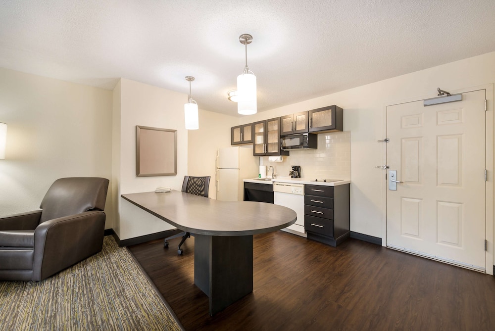 Sonesta Simply Suites Hampton 38/47