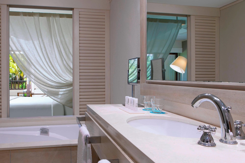 LE MERIDIEN ILE DES PINS 48/50
