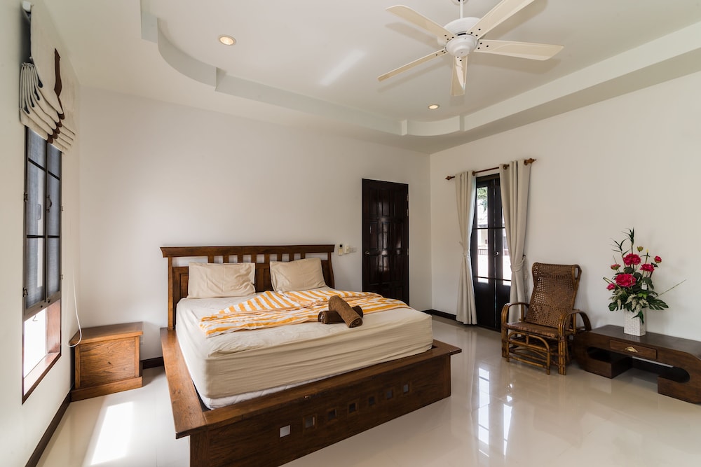 4 Bedroom Private Bali Style Villa Hh1 13/45