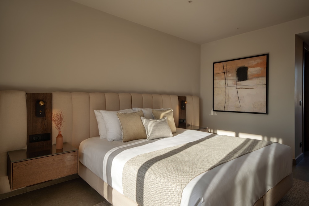 ROOM, DOUBLE BED