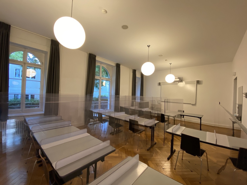 Geneva Hostel 26/70