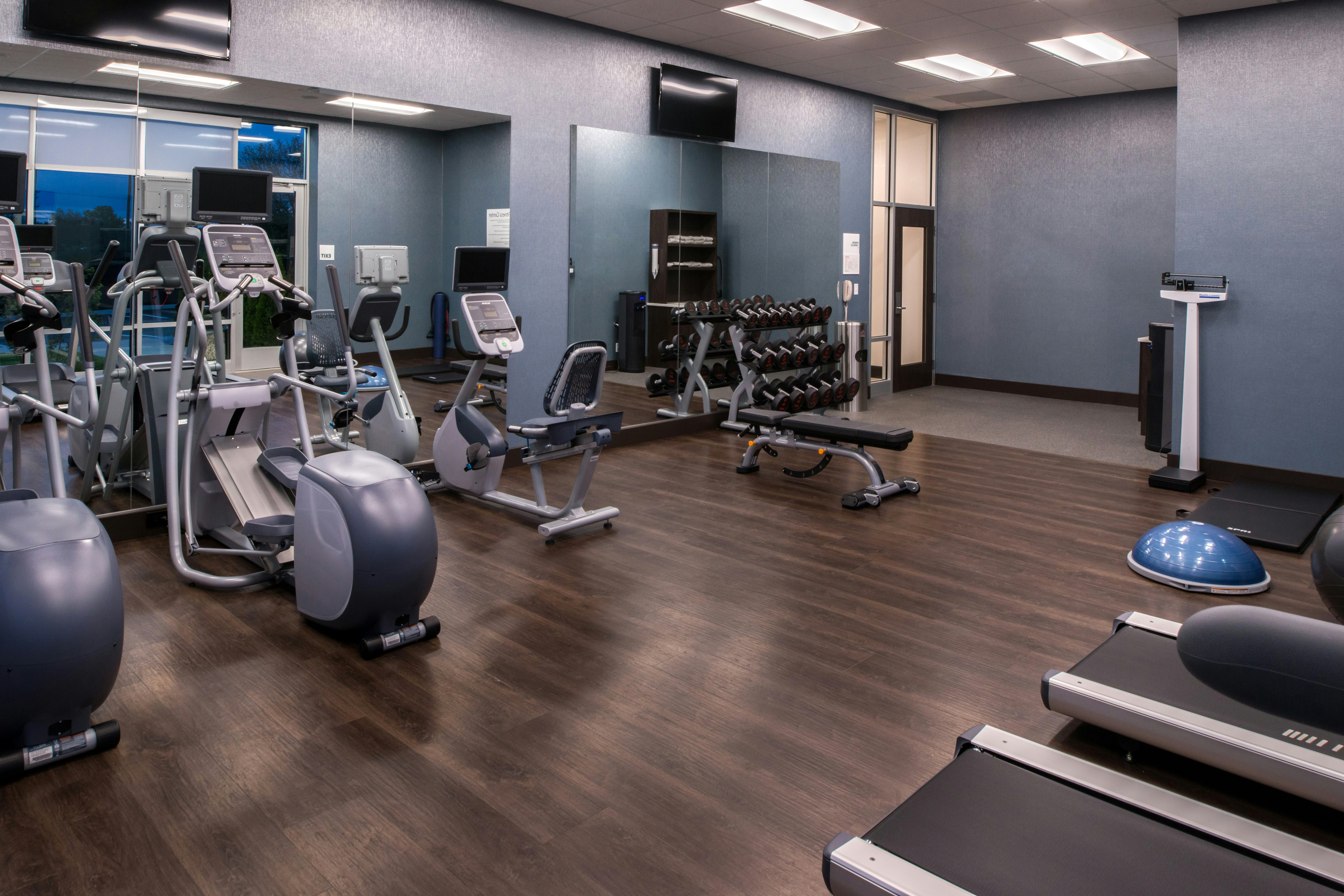 Holiday Inn Hotel Suites Farmington Hills Detroit Nw 17/50