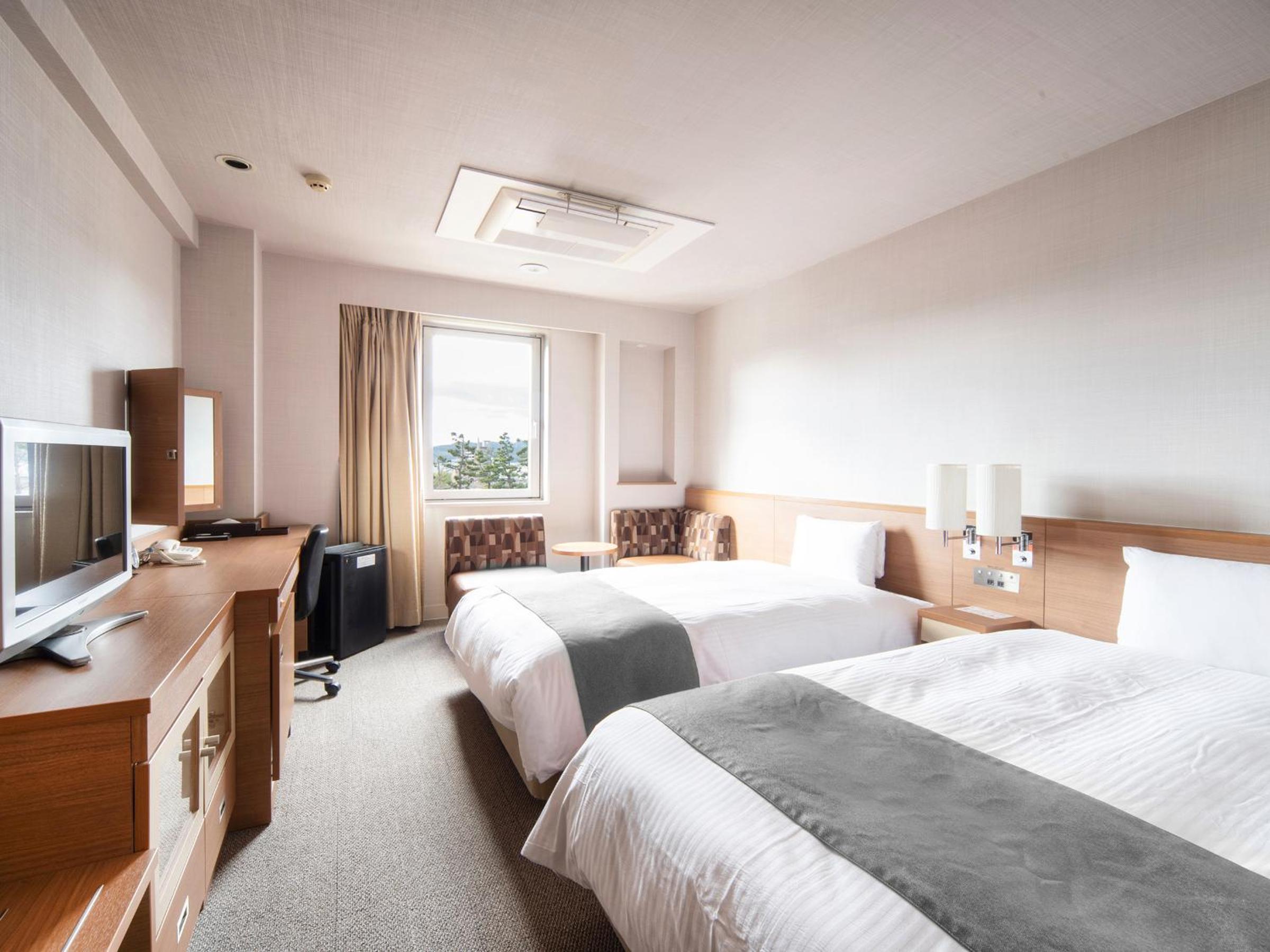 Superior, Twin Beds, Castle View
