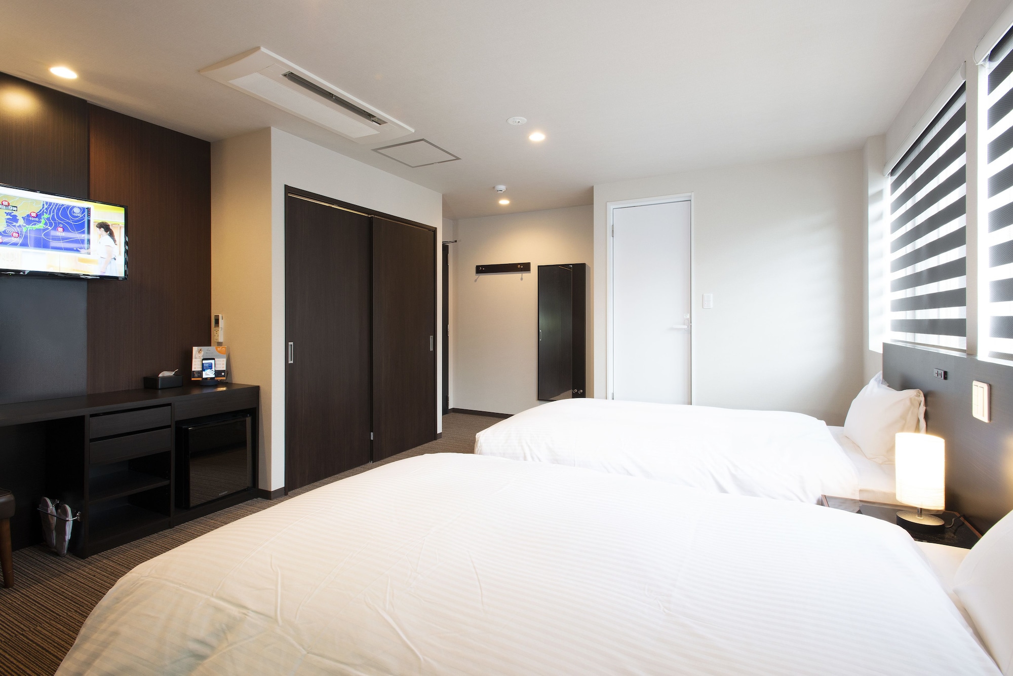 DELUXE, TWIN BEDS