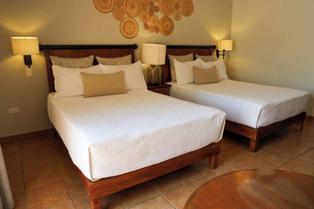 ROOM, DOUBLE BED