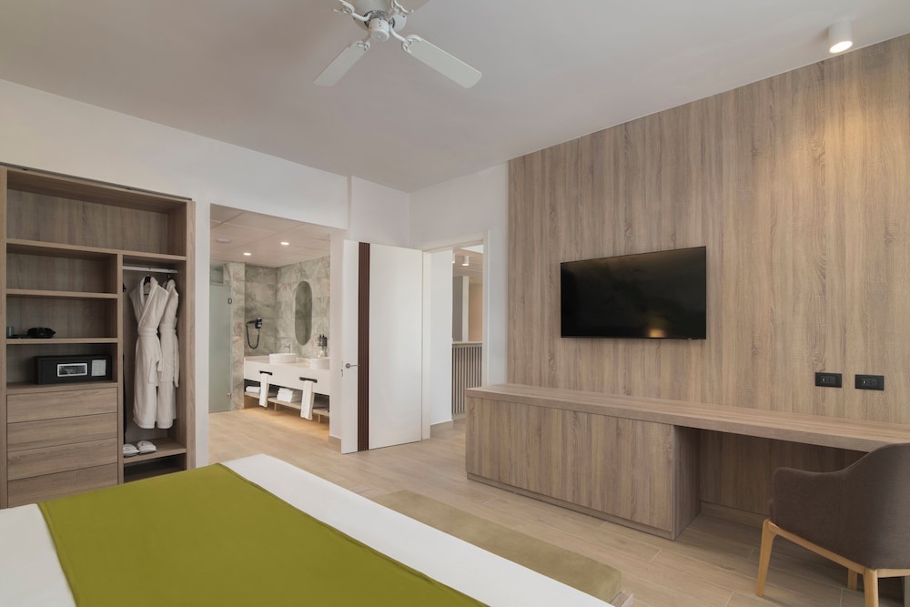 Serenade All Suites - Adults Only Resort 40/50