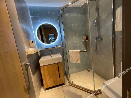 Home Inn (Fuzhou Gushan Walmart) 32/34