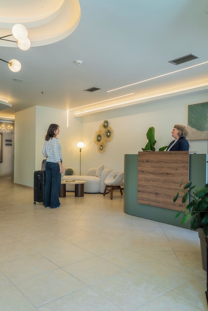 Telesilla Hotel 17/74