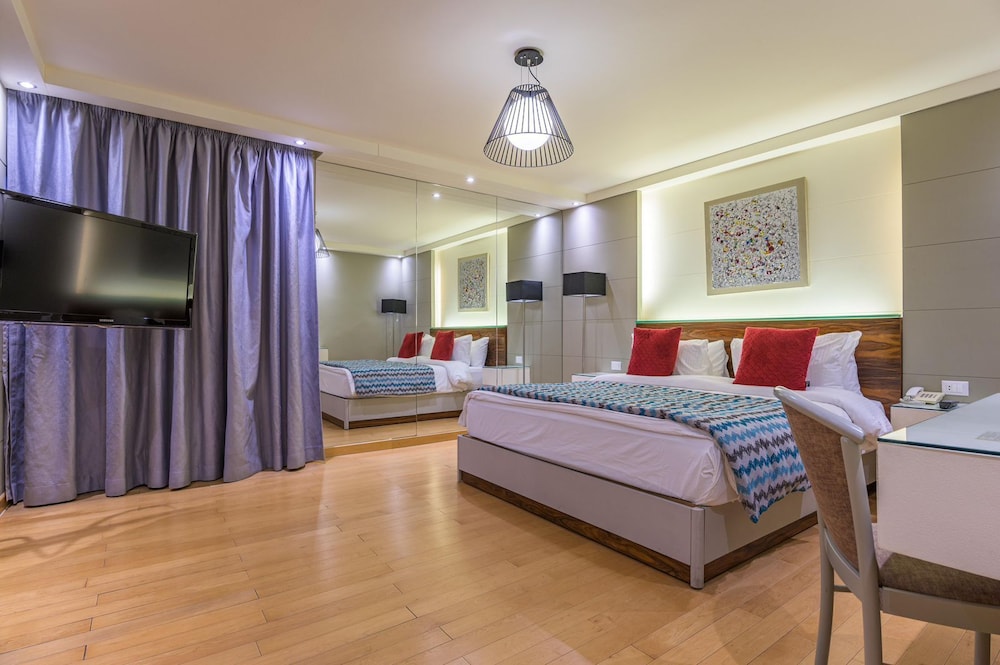 Lahoya Suites 7/50