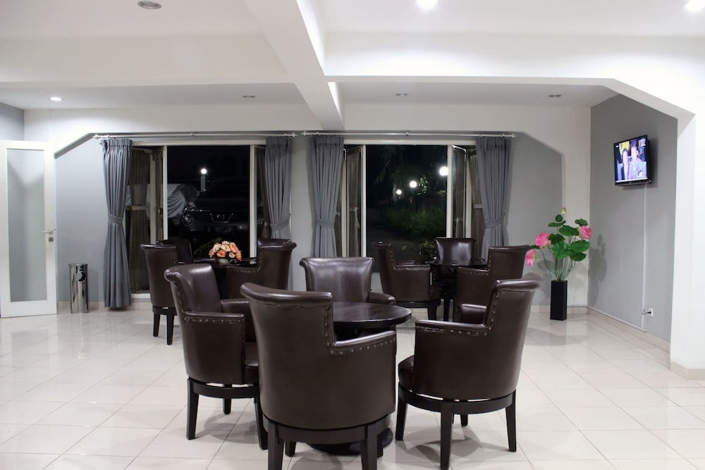 Super OYO Collection O 92277 Setra Priangan Guest House 25/39