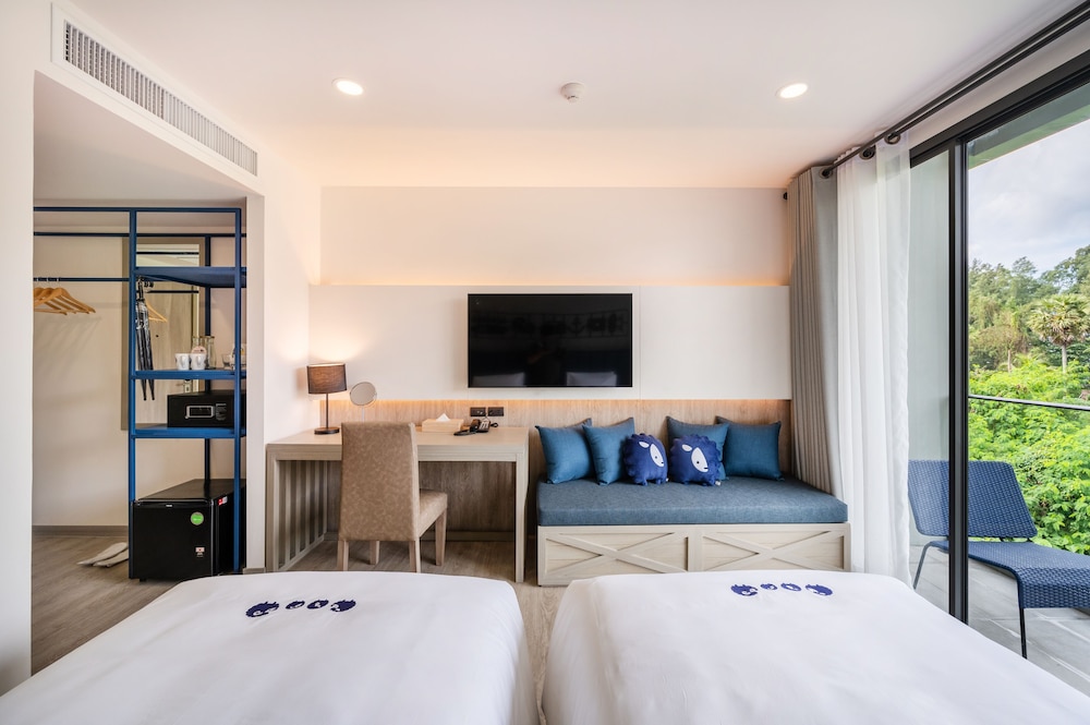 ROOM, TWIN BEDS