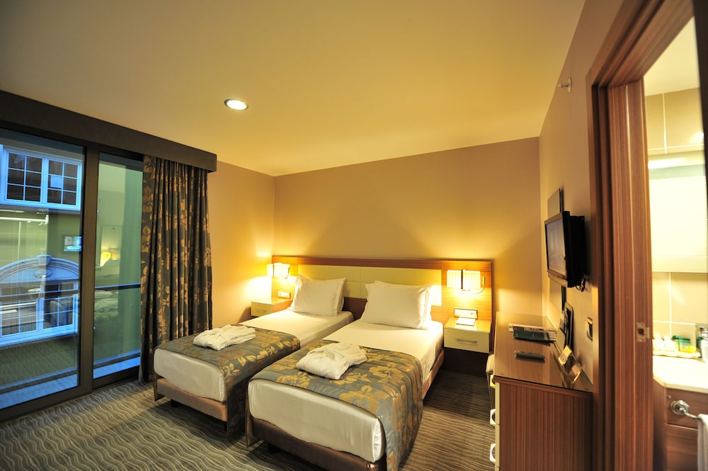 YASMAK COMFORT HOTEL 10/32
