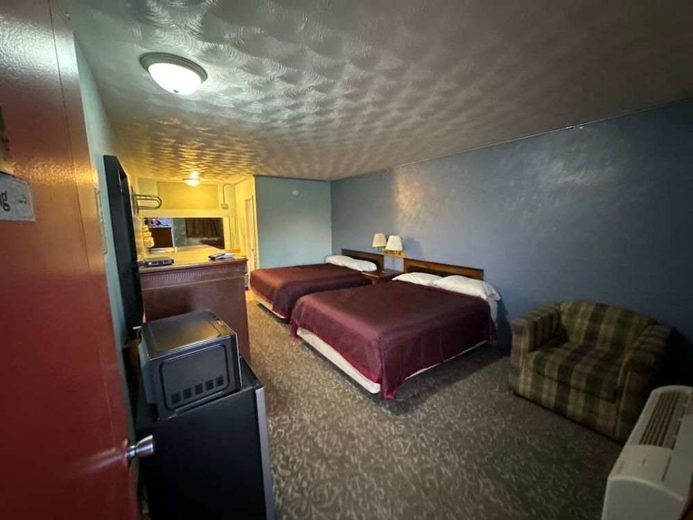 Gray Plaza Motel Benton Rend Lake I-57 12/39