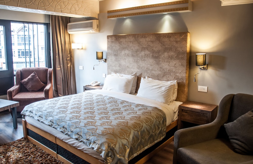 Ahdoos Hotel 4/10