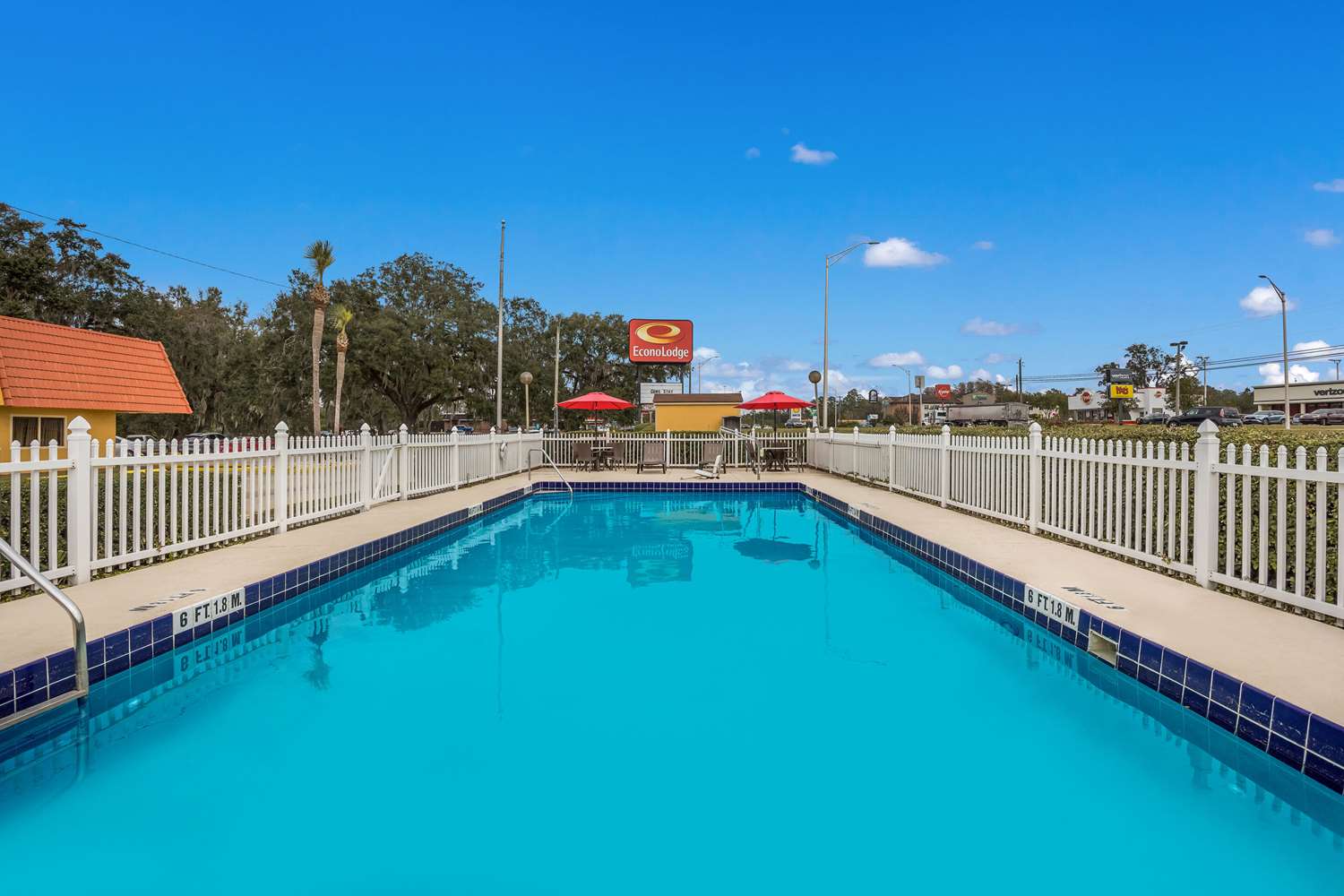 Econo Lodge Live Oak, FL 23/35