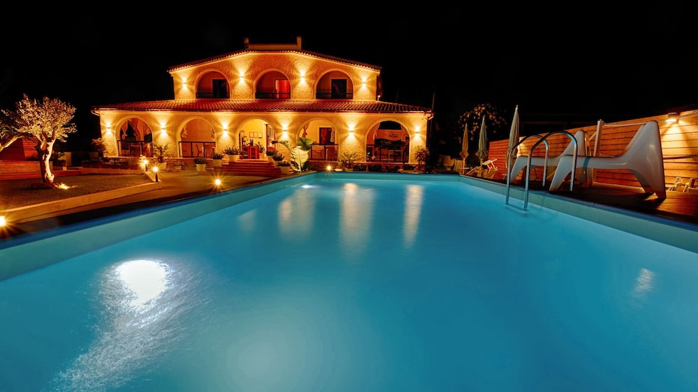 Sunset Bed And Breakfast Villa photo3
