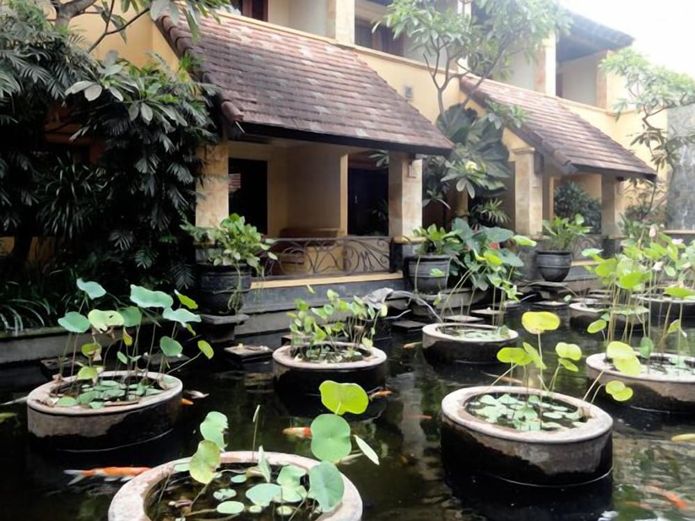 Lotus Garden Hotel 40/43