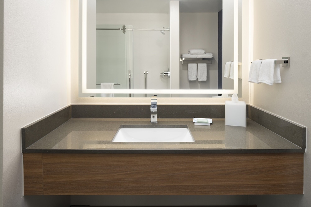 Fairfield Inn & Suites Newark Liberty International Airport 34/38