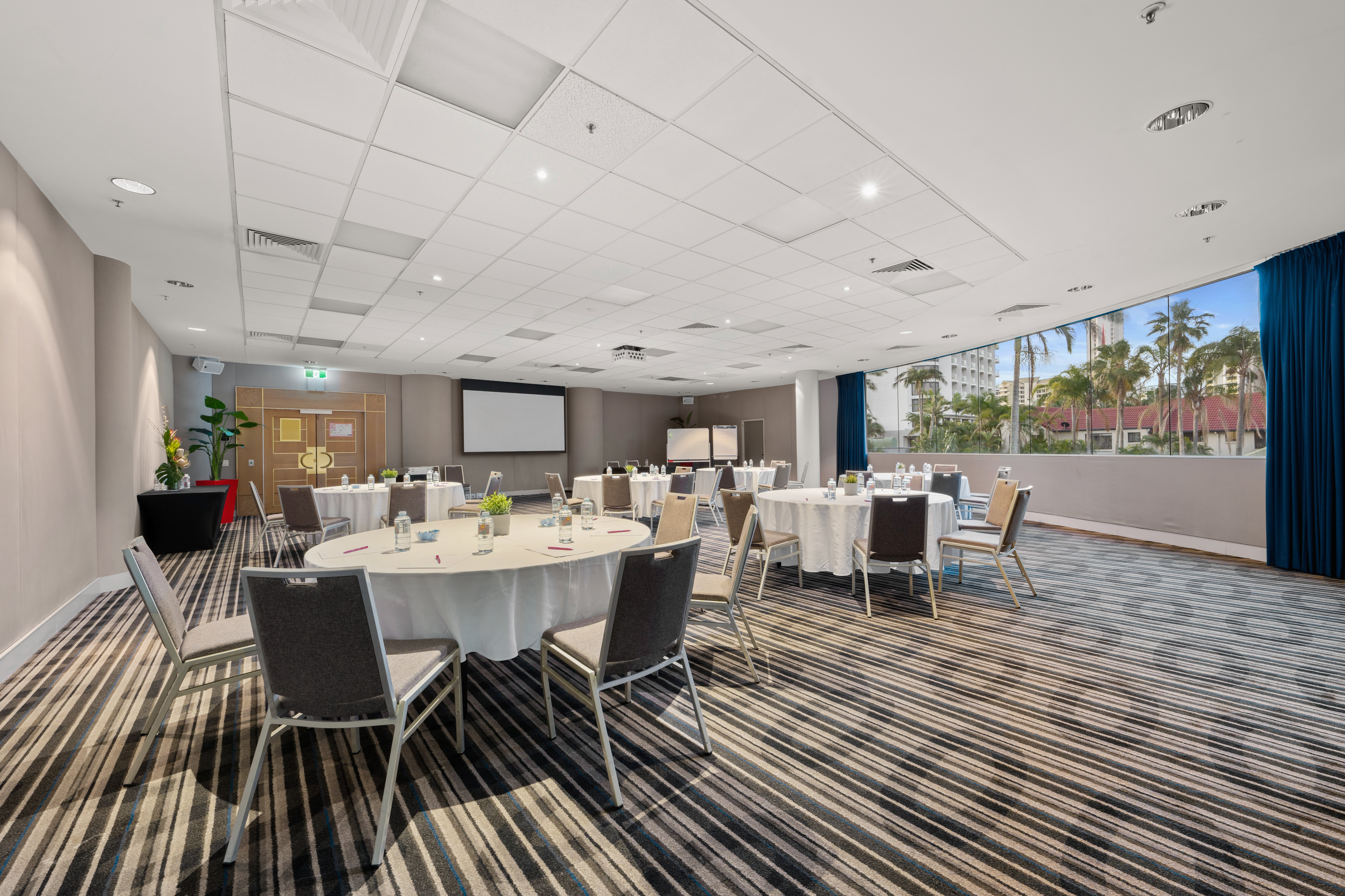 Crowne Plaza Surfers Paradise 7/77