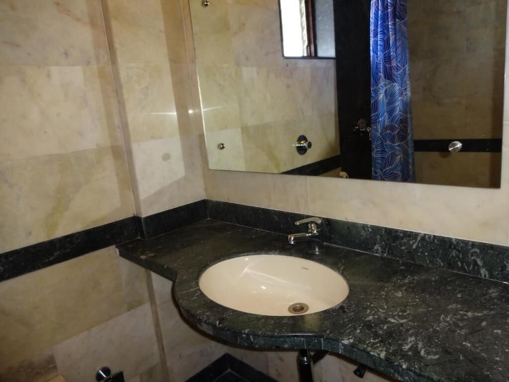 HOTEL NAHAR MANCHESTER INN 41/42