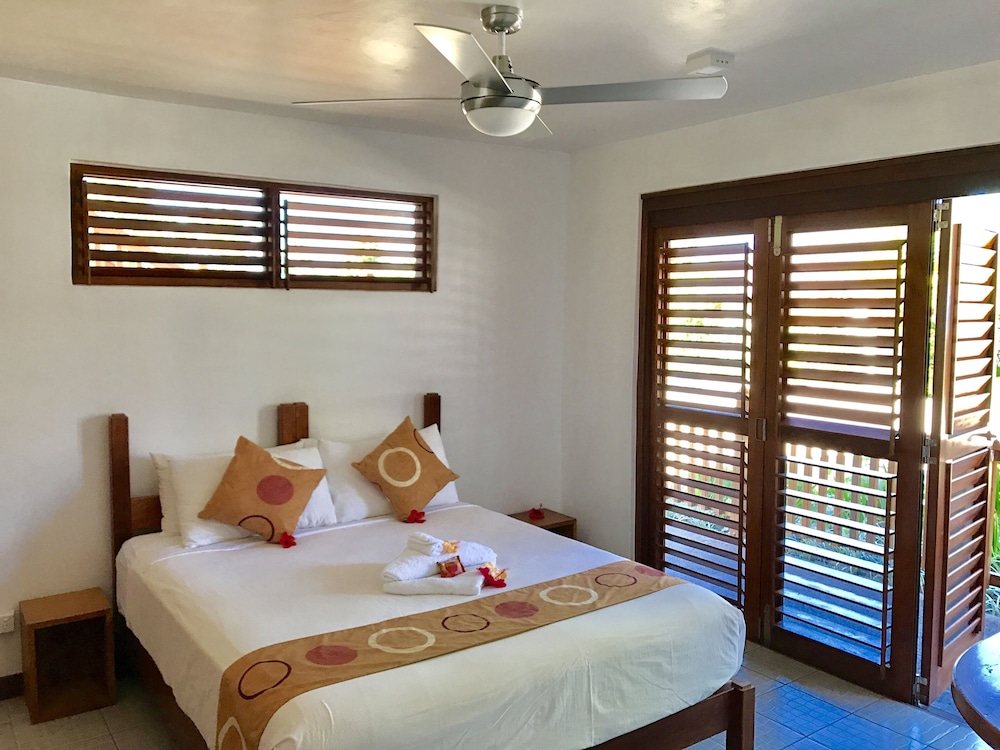 Lower, Villa, 1 Double and 1 Single Bed, Garden View