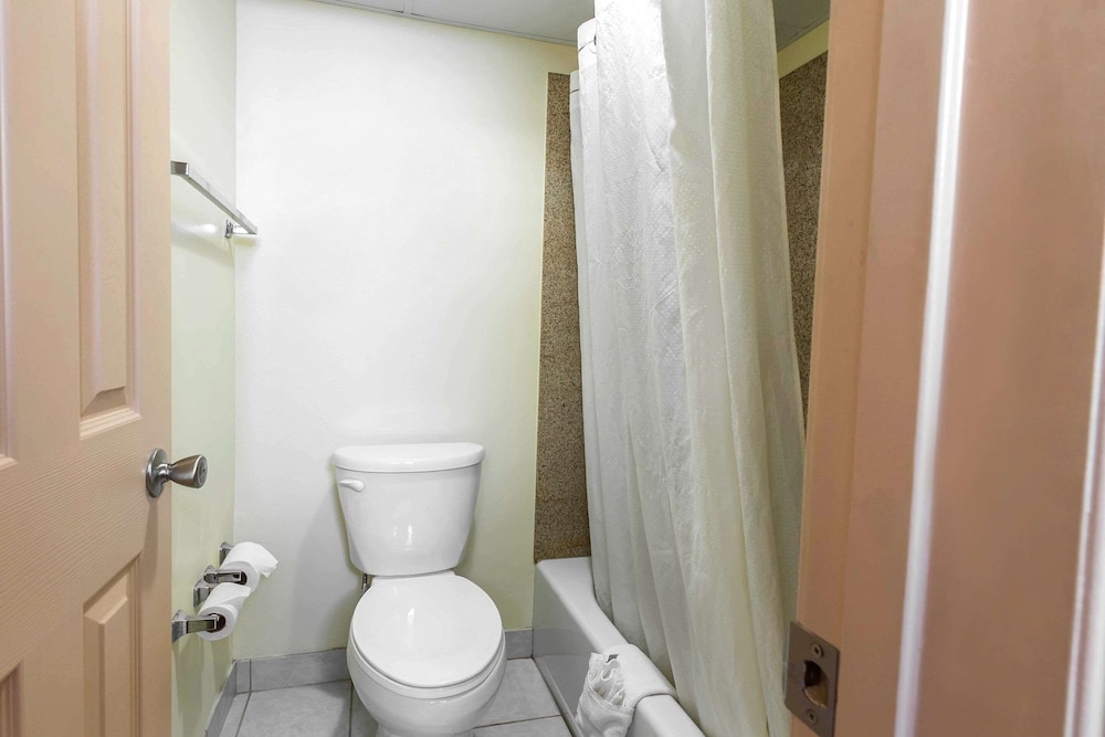 Econo Lodge At Six Flags 9/15
