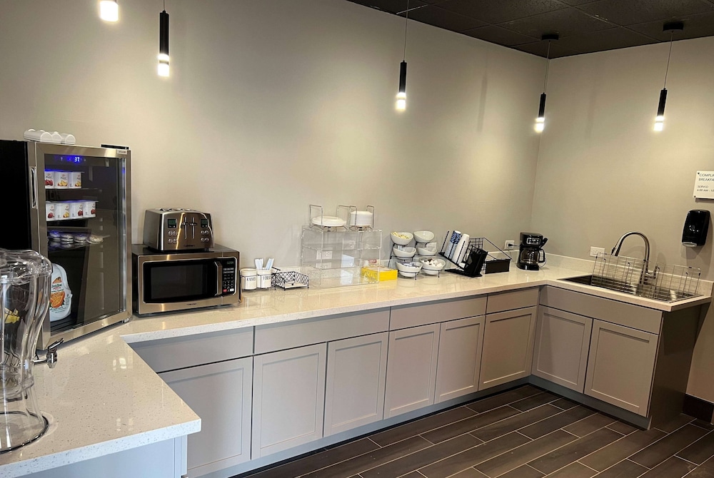 Ramada by Wyndham Studio Suites Dothan 34/35