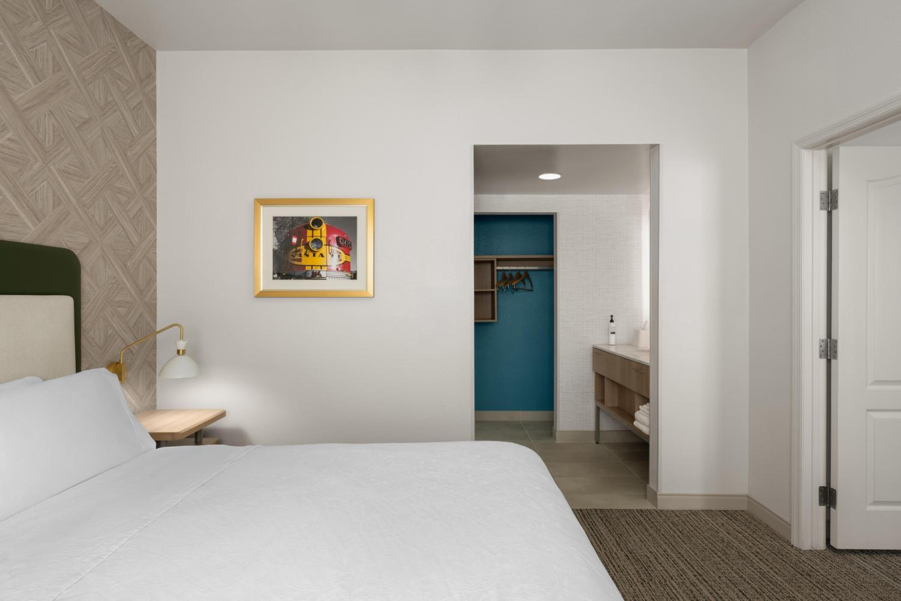 1 Bedroom, King Bed, Bath and Shower