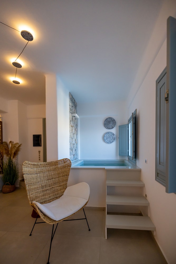 Infinity Blue Suites 21/50