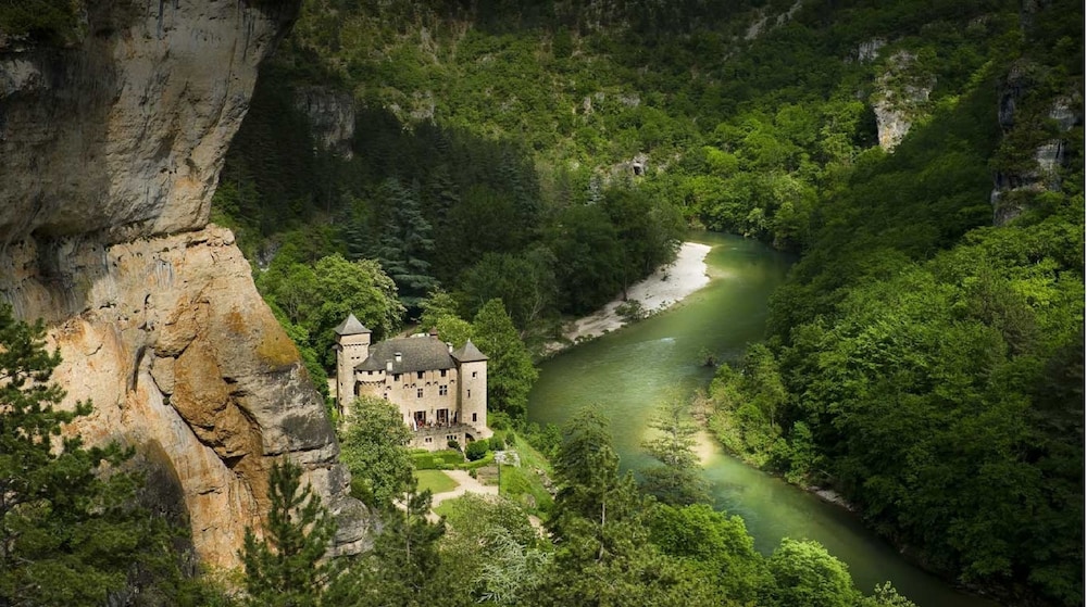 Chateau De La Caze 44/50