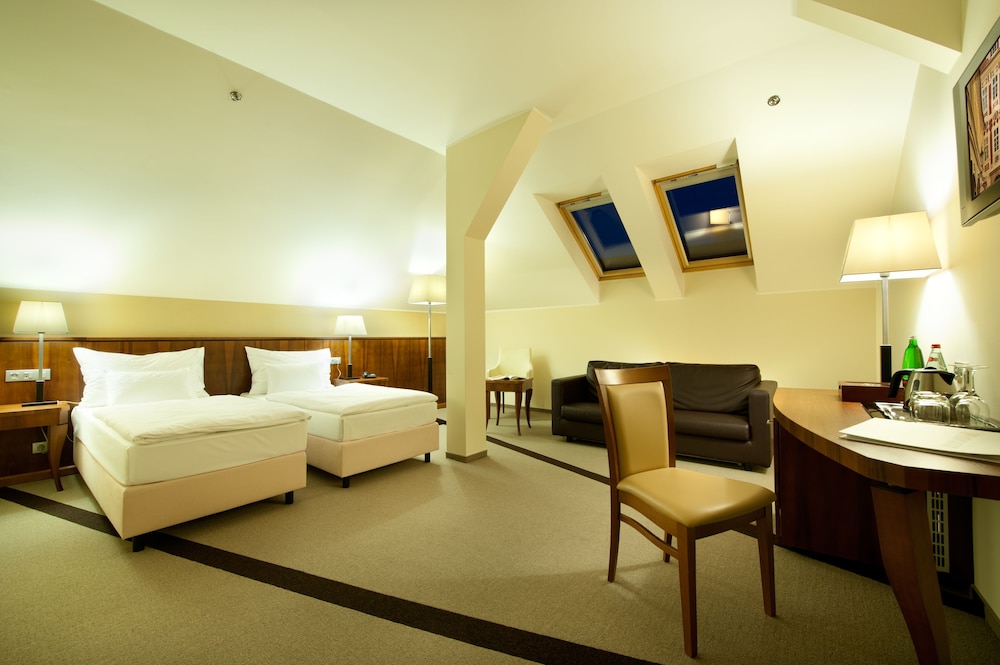 Hotel Maestro by Adrez 6/47