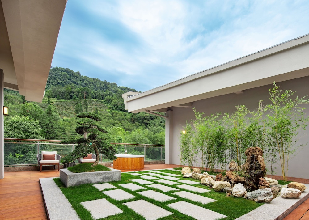 Holiday Inn Resort Mengding Mountain 3/71