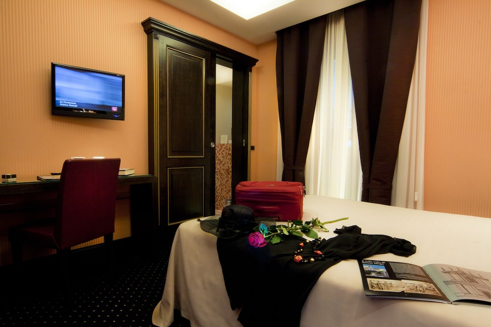 Marcella Royal Hotel - Roof Top Garden 50/60